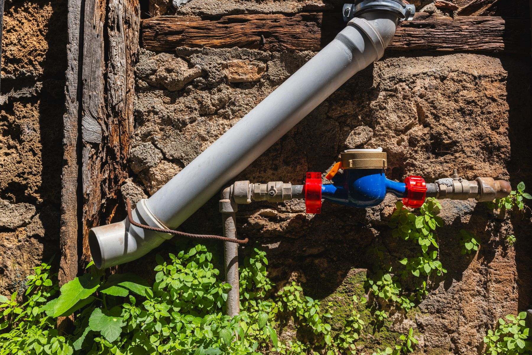 Residential water meter on a supply pipe, read before and after a 10 minute leak test